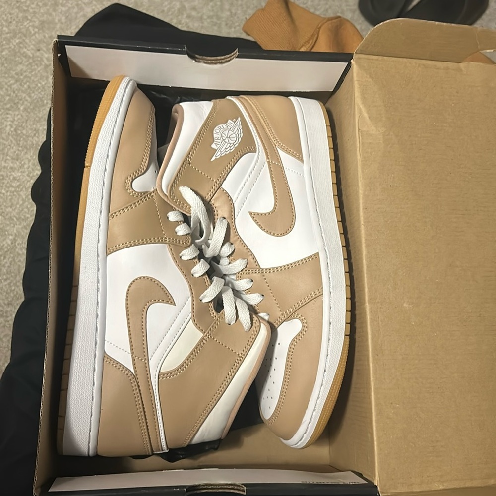 Air Jordan 1 Mid